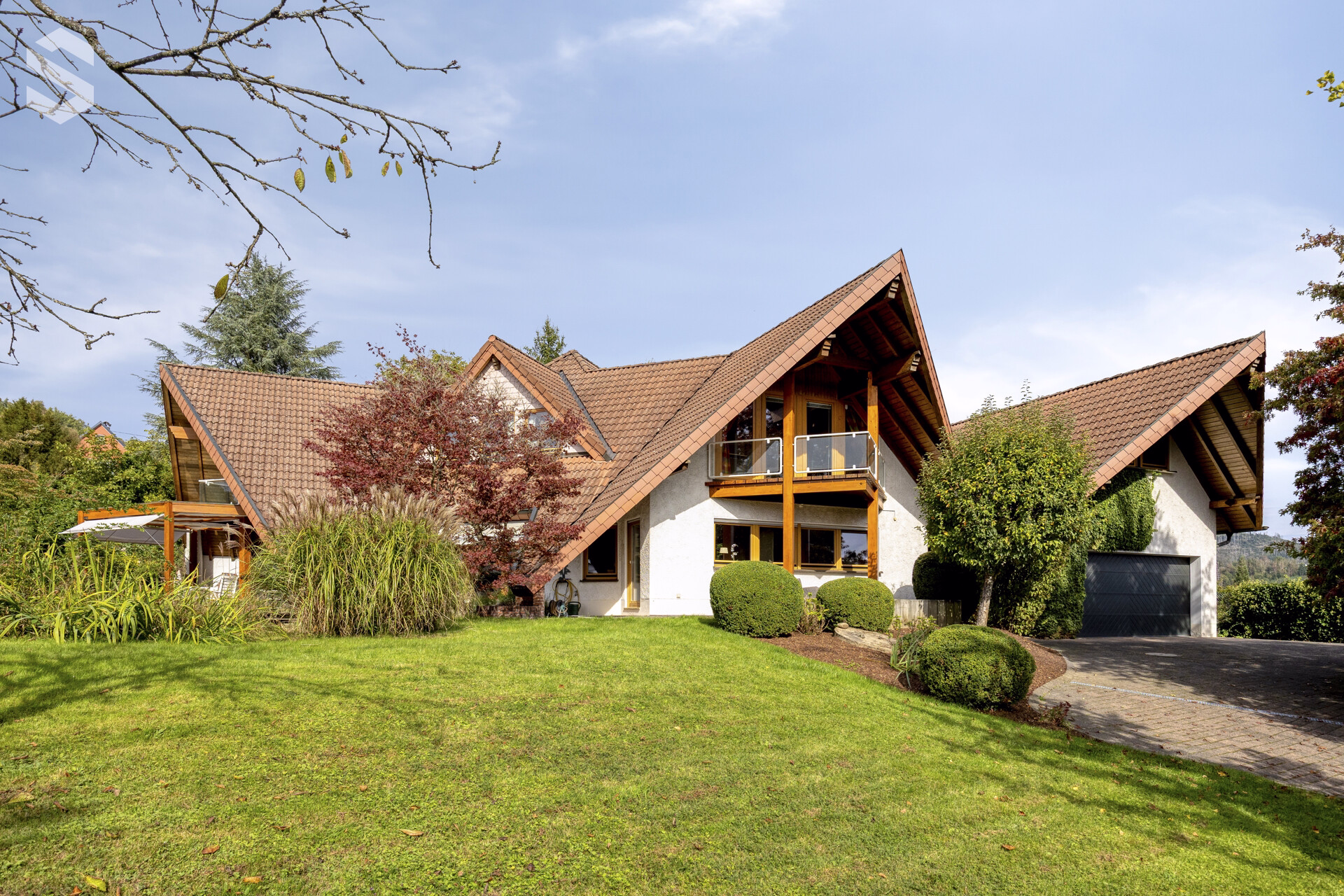 Großzügiges Architektenhaus mit Fernblick in ruhiger, zentrumsnaher Lage von Bergneustadt, 51702 Bergneustadt, Einfamilienhaus